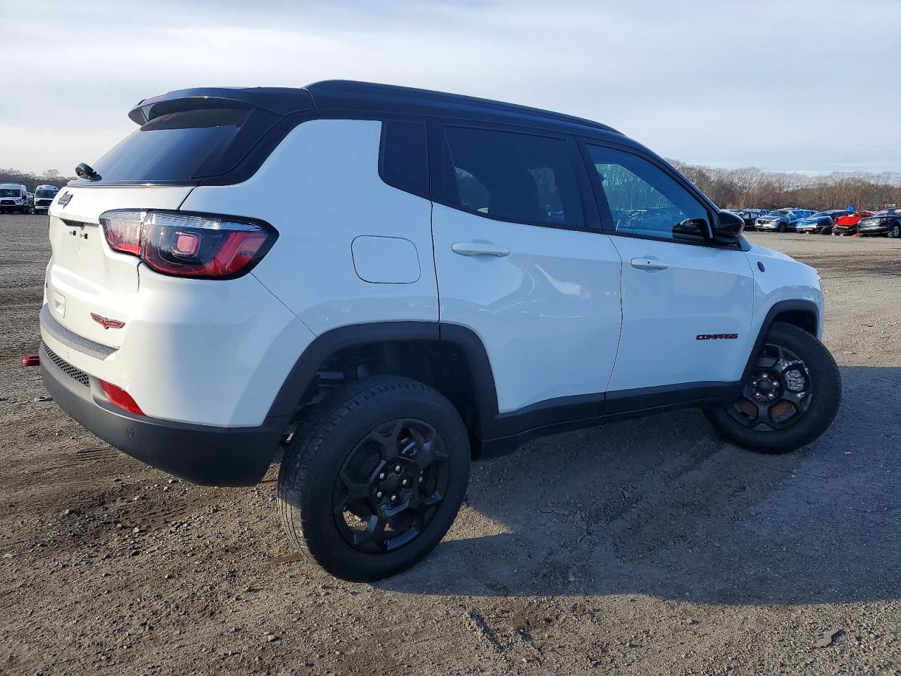 2024 JEEP COMPASS TRAILHAWK photo 3