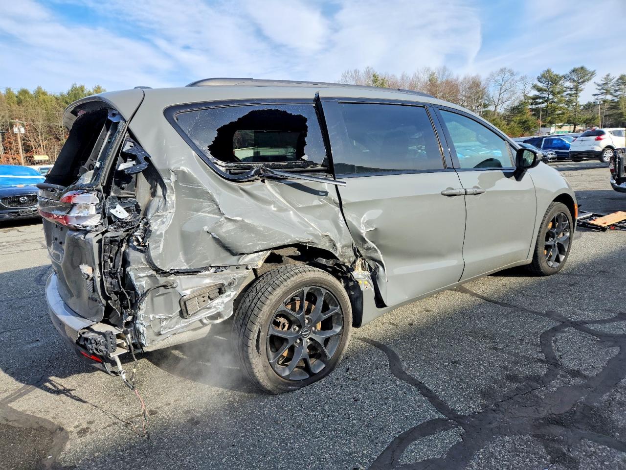 2023 CHRYSLER PACIFICA TOURING L photo 3