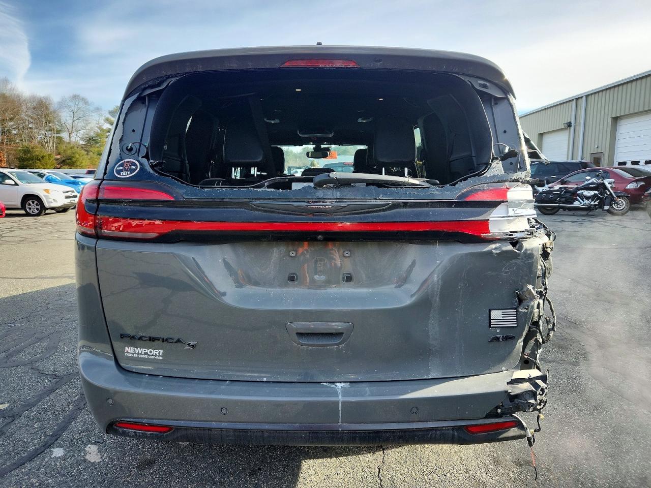 2023 CHRYSLER PACIFICA TOURING L photo 6