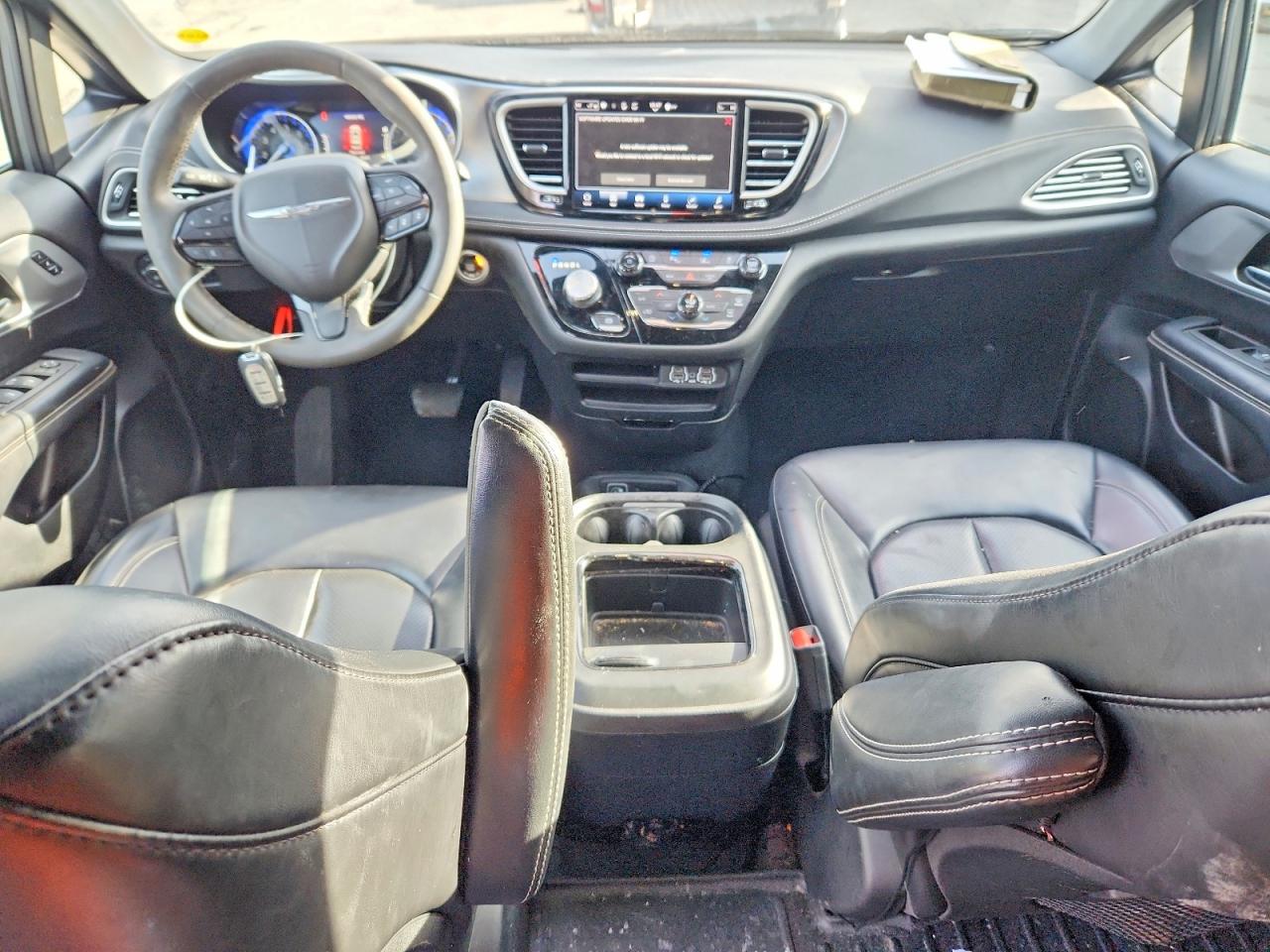 2023 CHRYSLER PACIFICA TOURING L photo 8