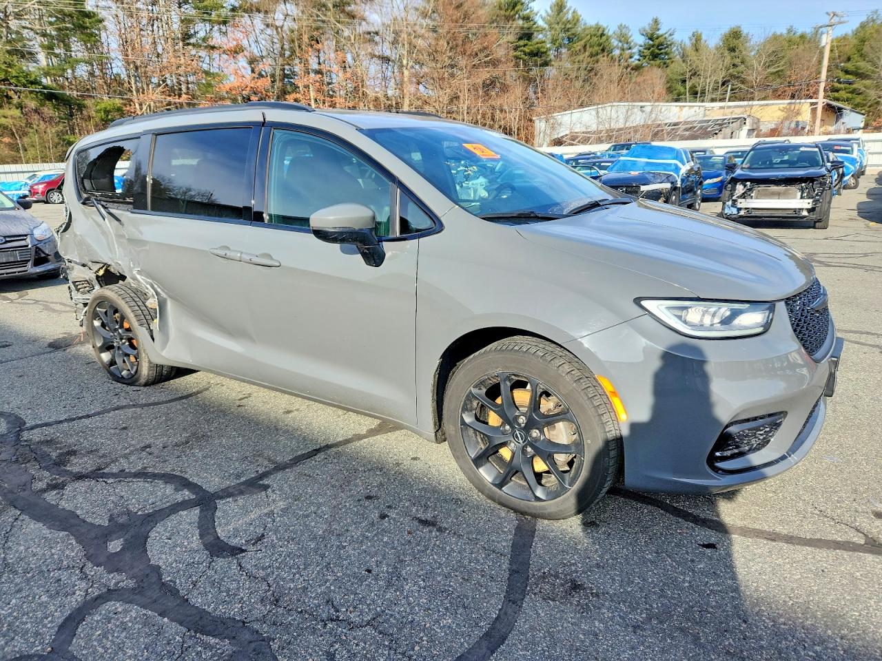 2023 CHRYSLER PACIFICA TOURING L photo 4