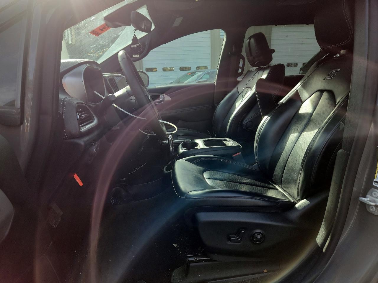 2023 CHRYSLER PACIFICA TOURING L photo 7