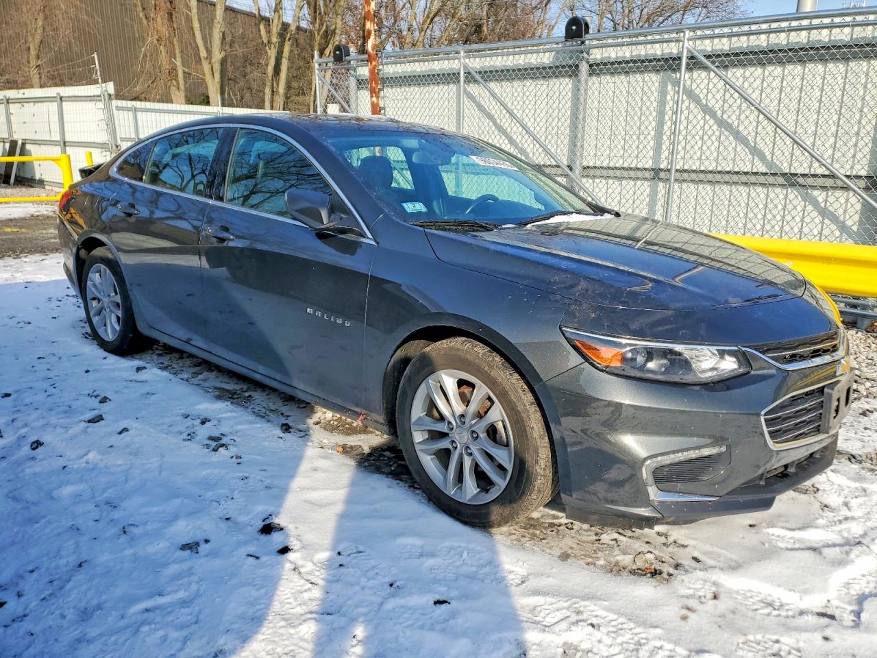 2017 CHEVROLET MALIBU LT photo 4