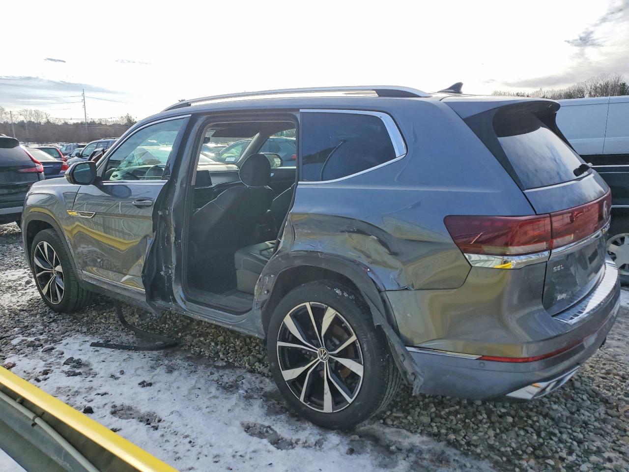 2024 VOLKSWAGEN ATLAS SEL PREMIUM R-LINE photo 2