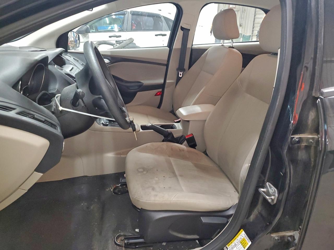 2015 FORD FOCUS SE photo 7