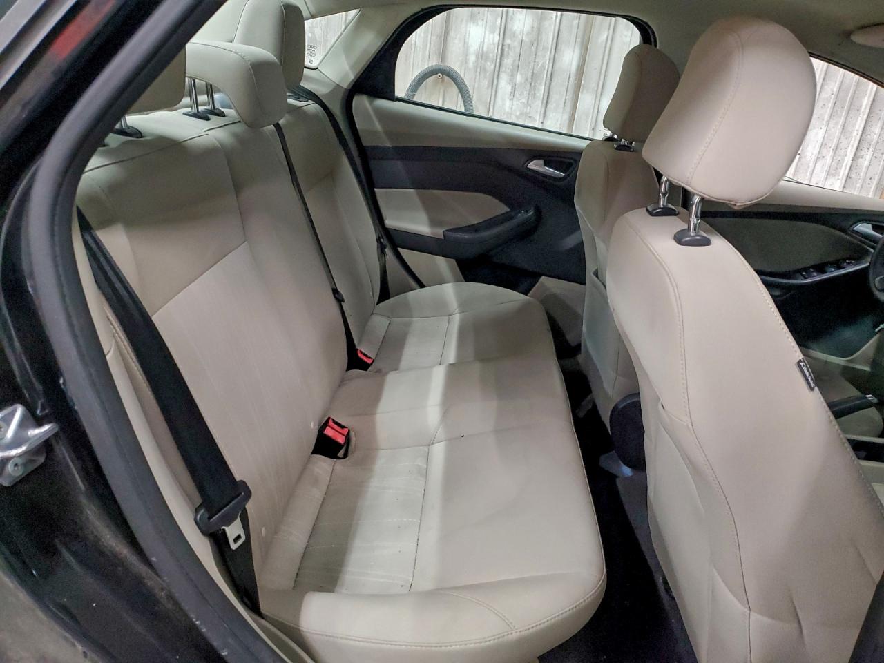 2015 FORD FOCUS SE photo 10
