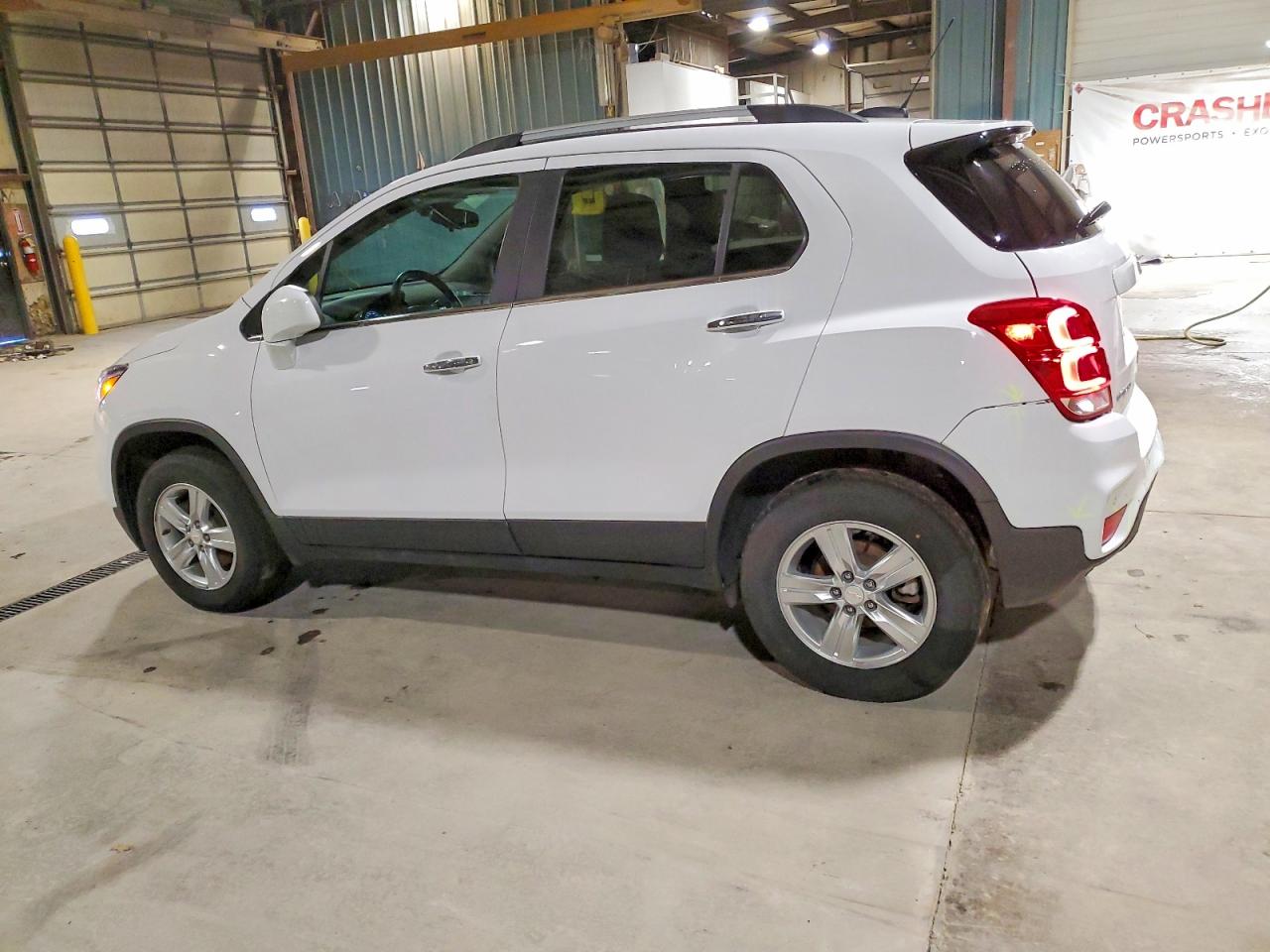 2018 CHEVROLET TRAX 1LT photo 2