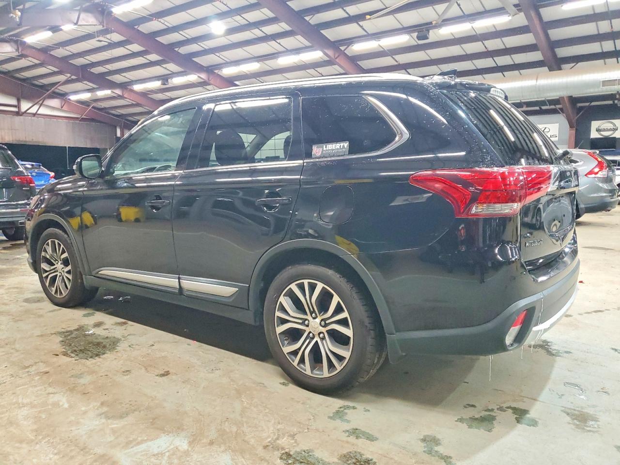 2017 MITSUBISHI OUTLANDER SE photo 2