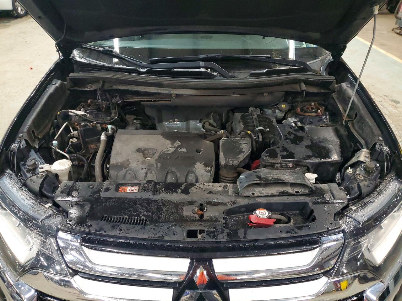 2017 MITSUBISHI OUTLANDER SE photo 12
