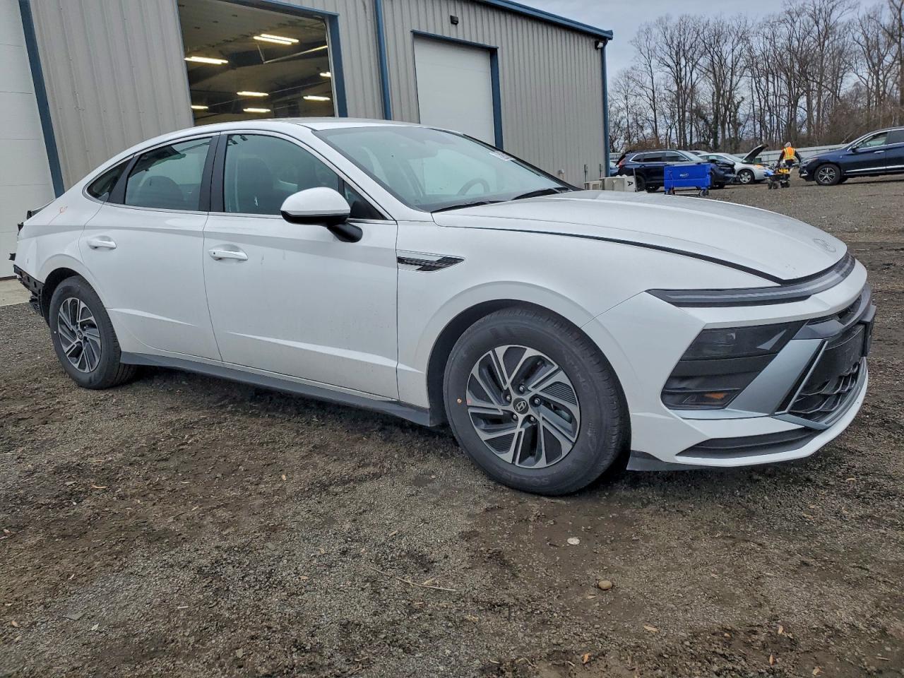 2026 HYUNDAI SONATA HYBRID photo 4