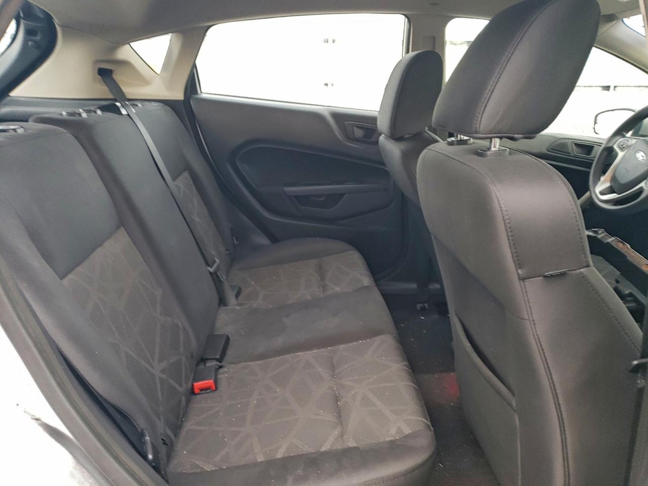 2011 FORD FIESTA SE photo 10
