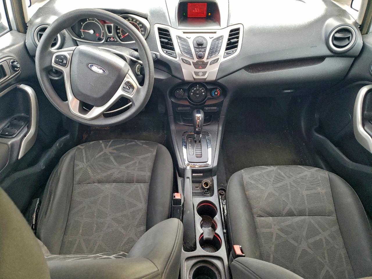 2011 FORD FIESTA SE photo 8