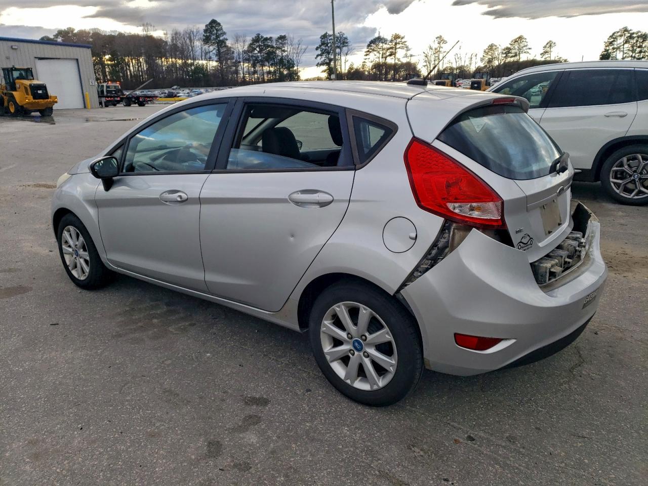 2011 FORD FIESTA SE photo 2