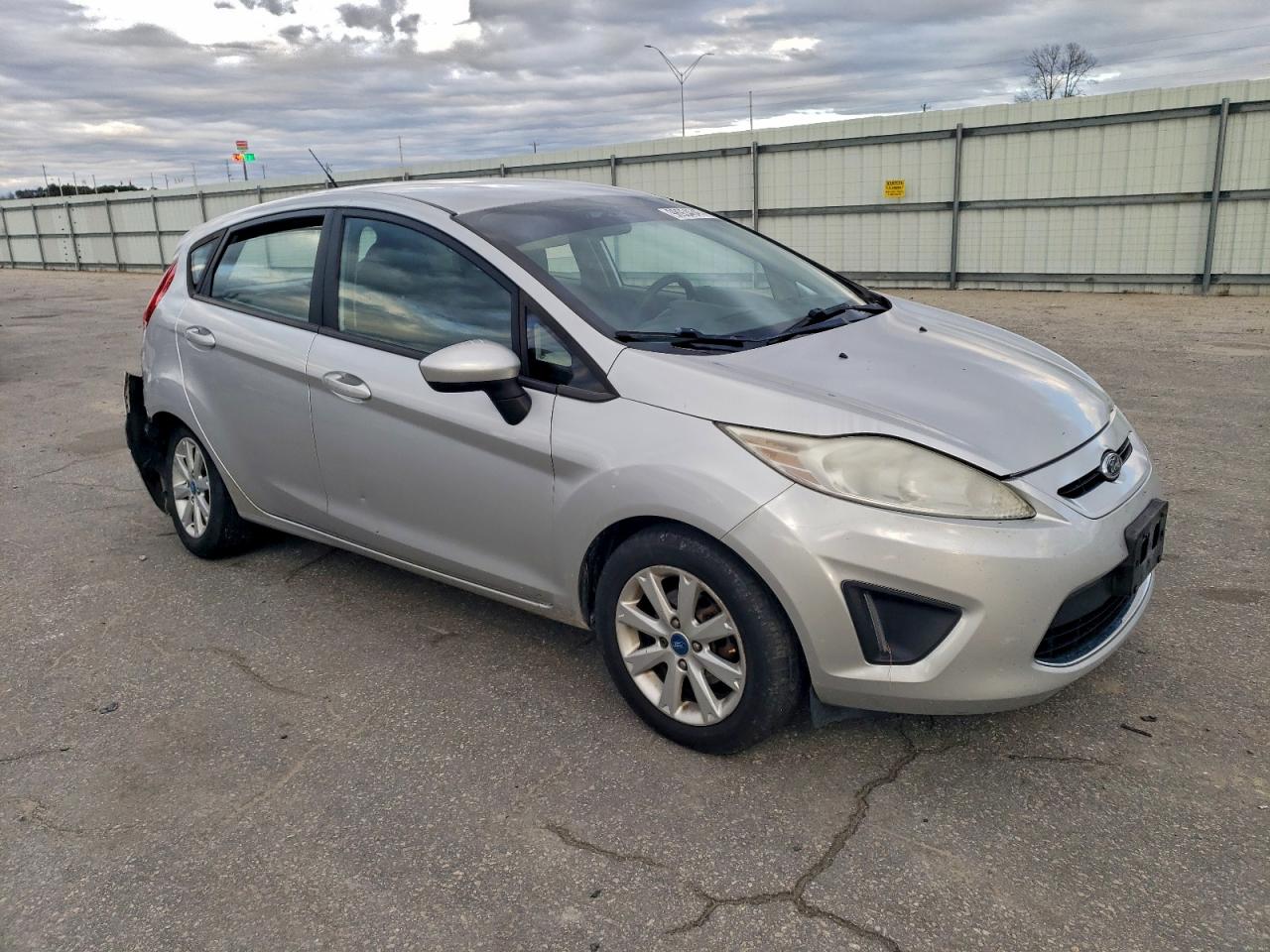 2011 FORD FIESTA SE photo 4