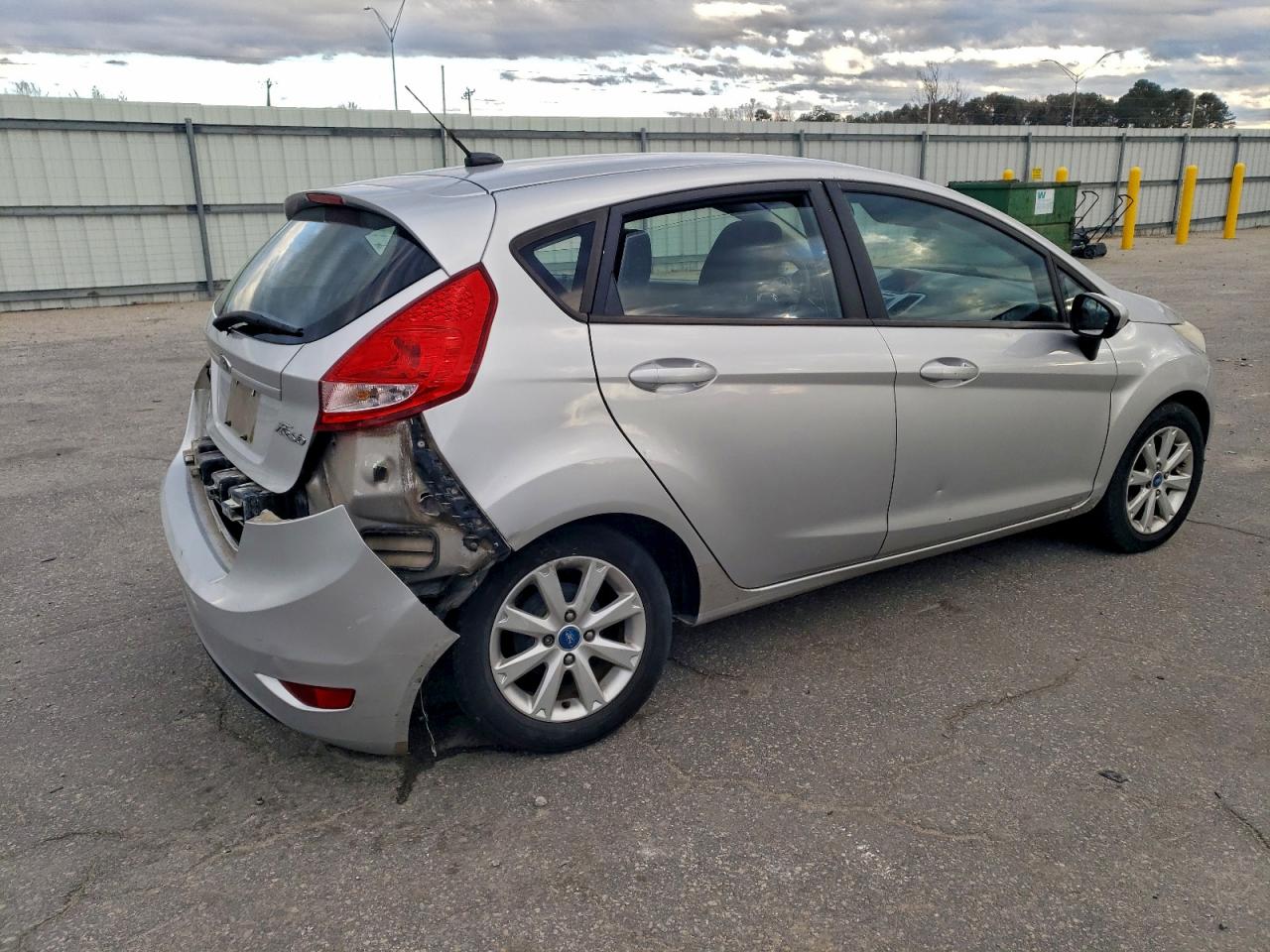 2011 FORD FIESTA SE photo 3