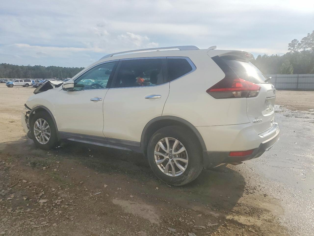 2018 NISSAN ROGUE S photo 2