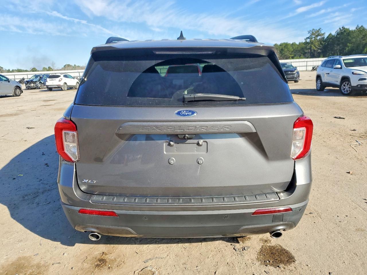 2021 FORD EXPLORER XLT photo 6