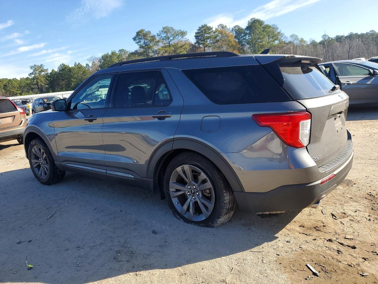 2021 FORD EXPLORER XLT photo 2