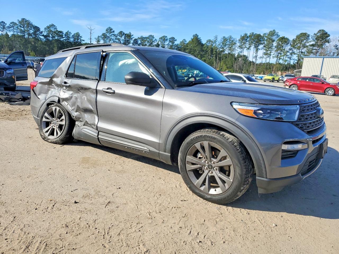 2021 FORD EXPLORER XLT photo 4