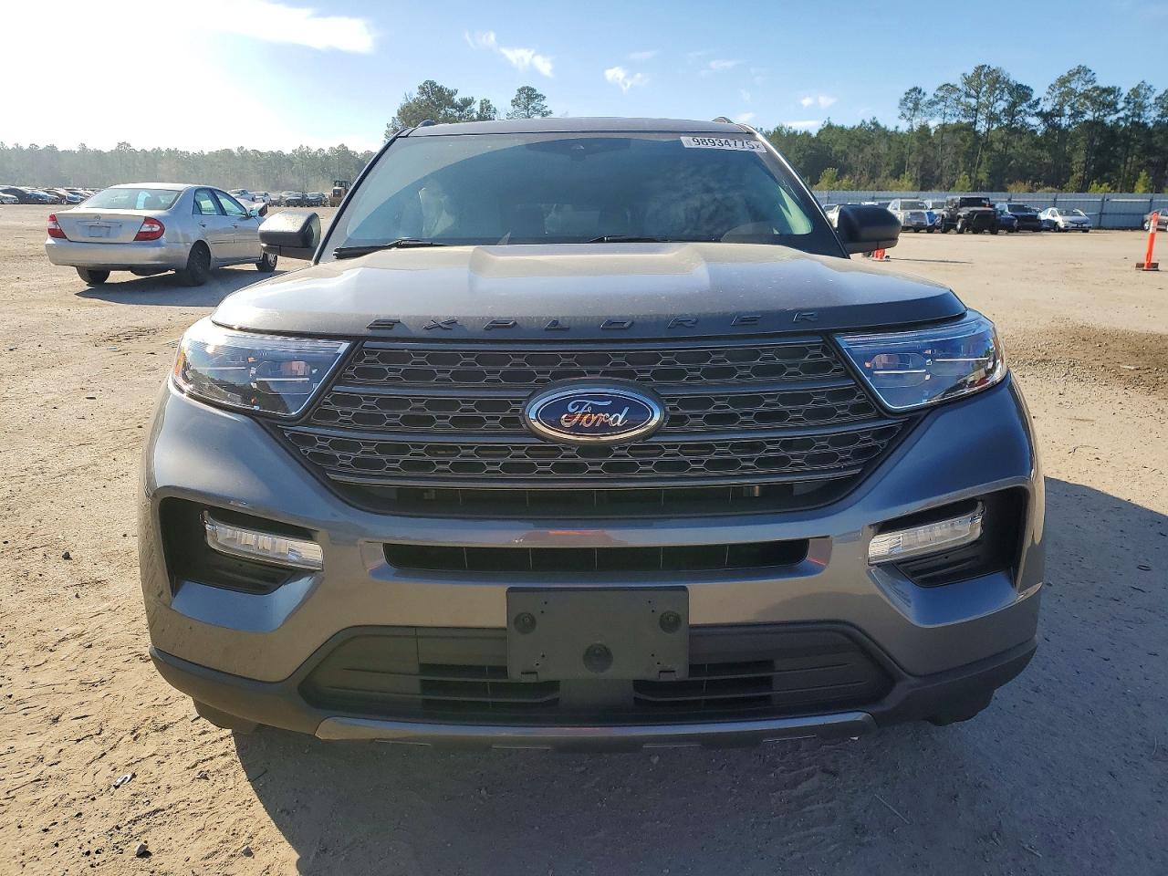 2021 FORD EXPLORER XLT photo 5