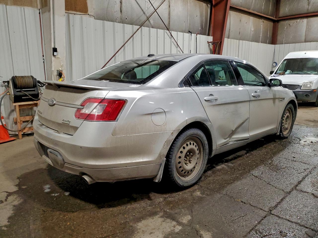 2011 FORD TAURUS SHO photo 3