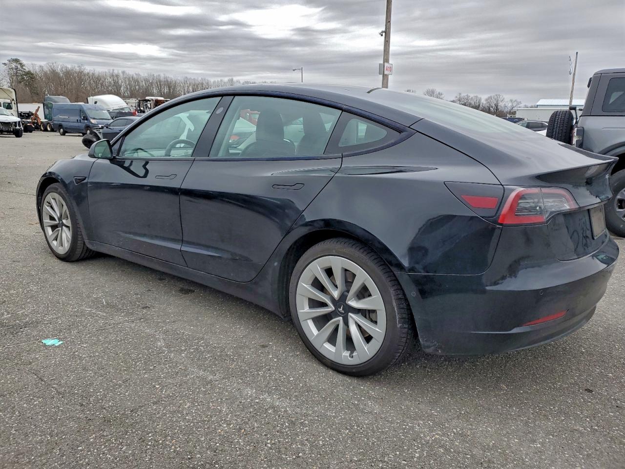 2022 TESLA MODEL 3 photo 2