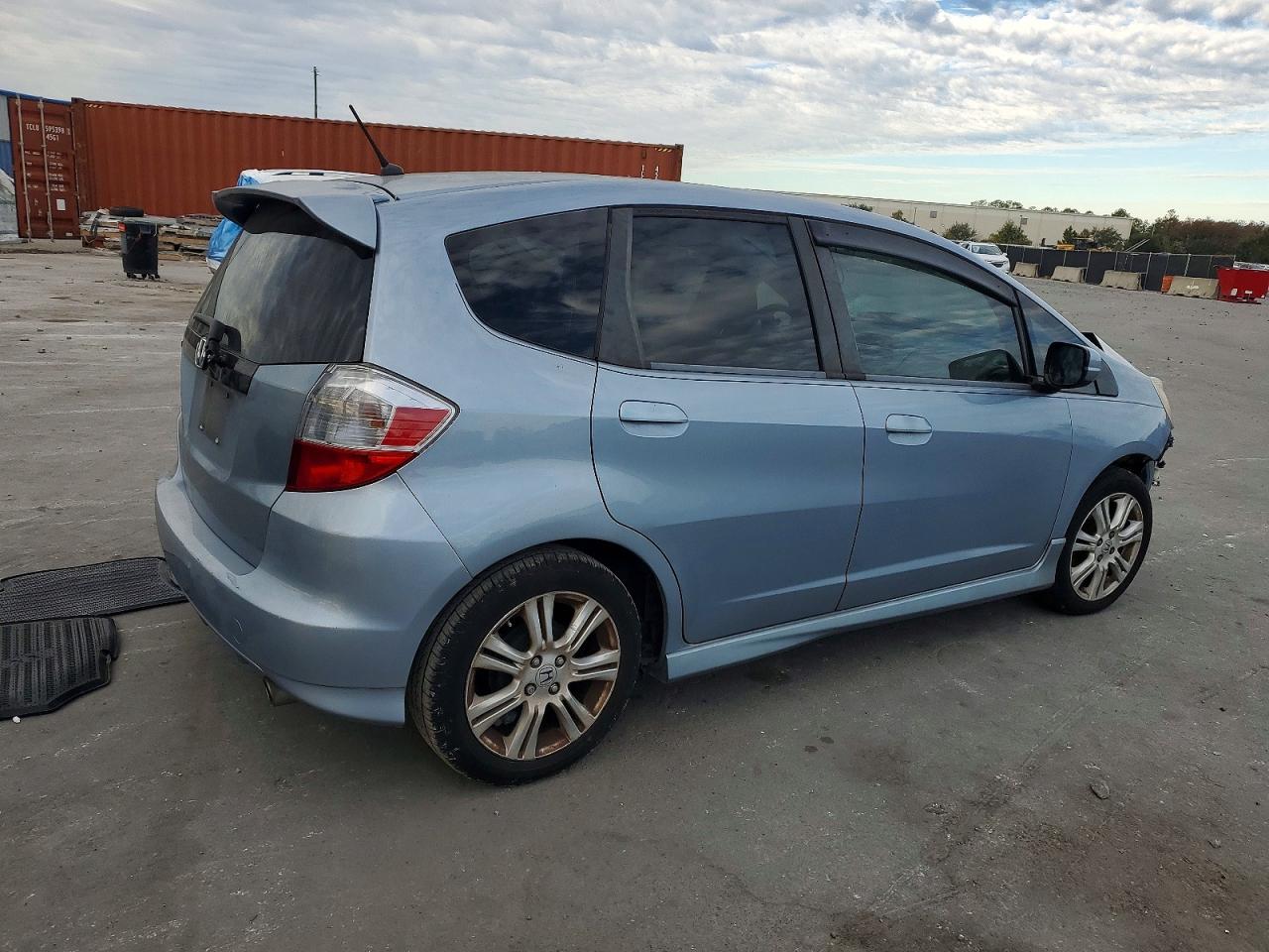 2011 HONDA FIT SPORT photo 3