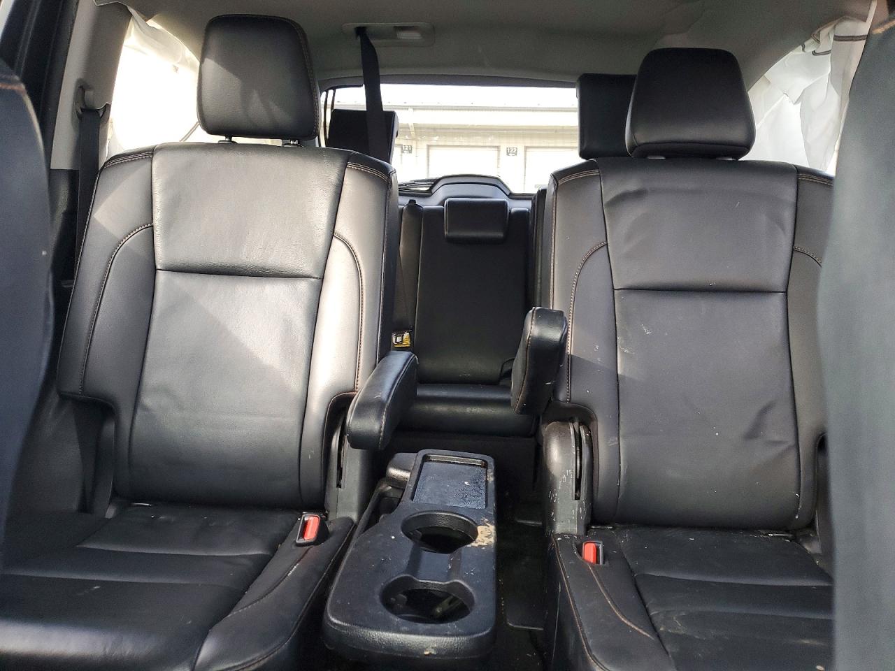 2019 TOYOTA HIGHLANDER SE photo 10