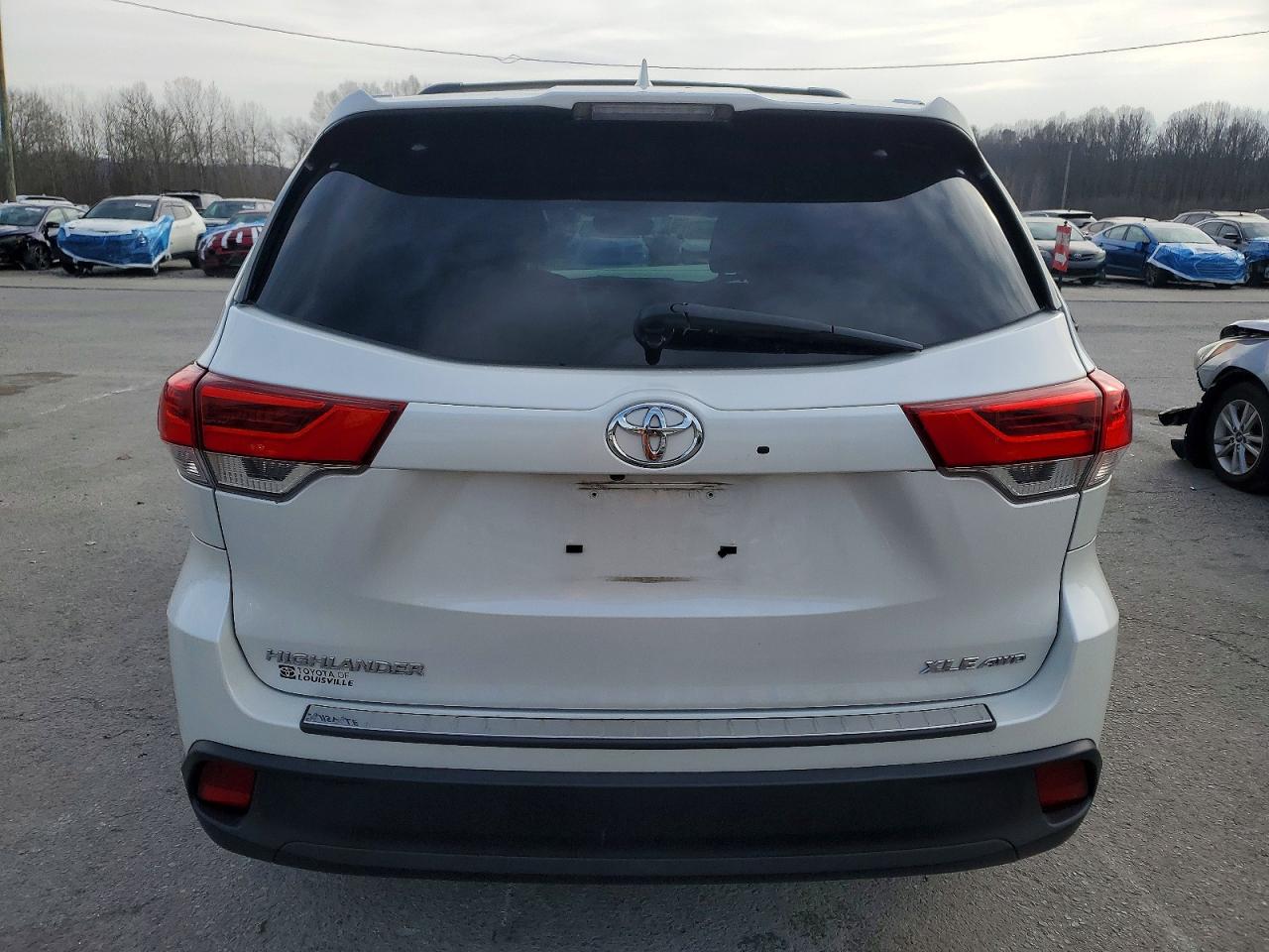 2019 TOYOTA HIGHLANDER SE photo 6