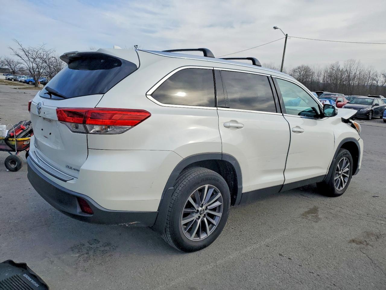 2019 TOYOTA HIGHLANDER SE photo 3