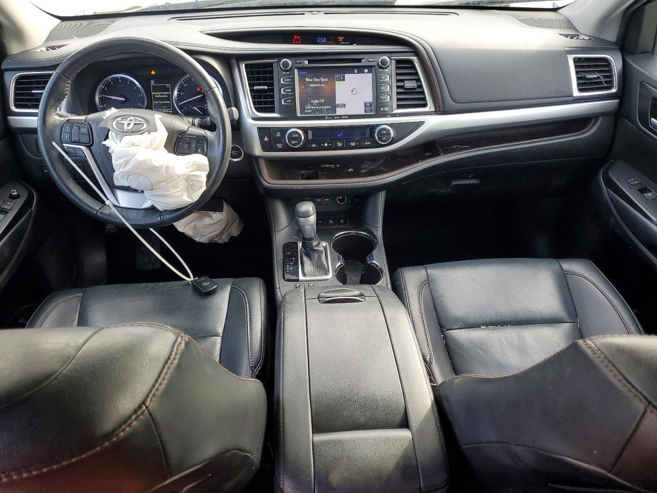 2019 TOYOTA HIGHLANDER SE photo 8