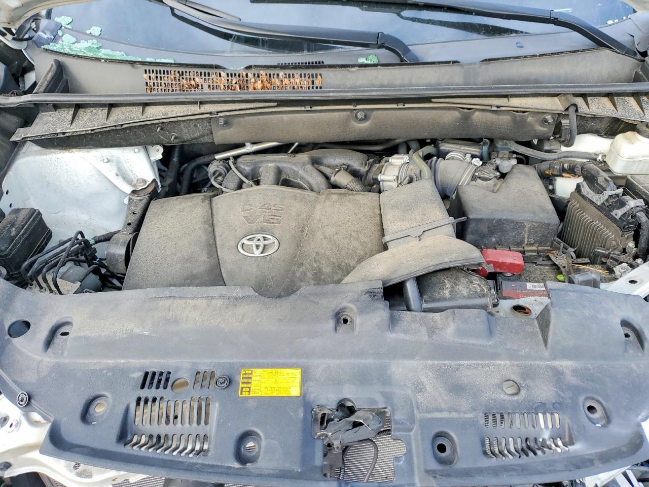 2019 TOYOTA HIGHLANDER SE photo 12