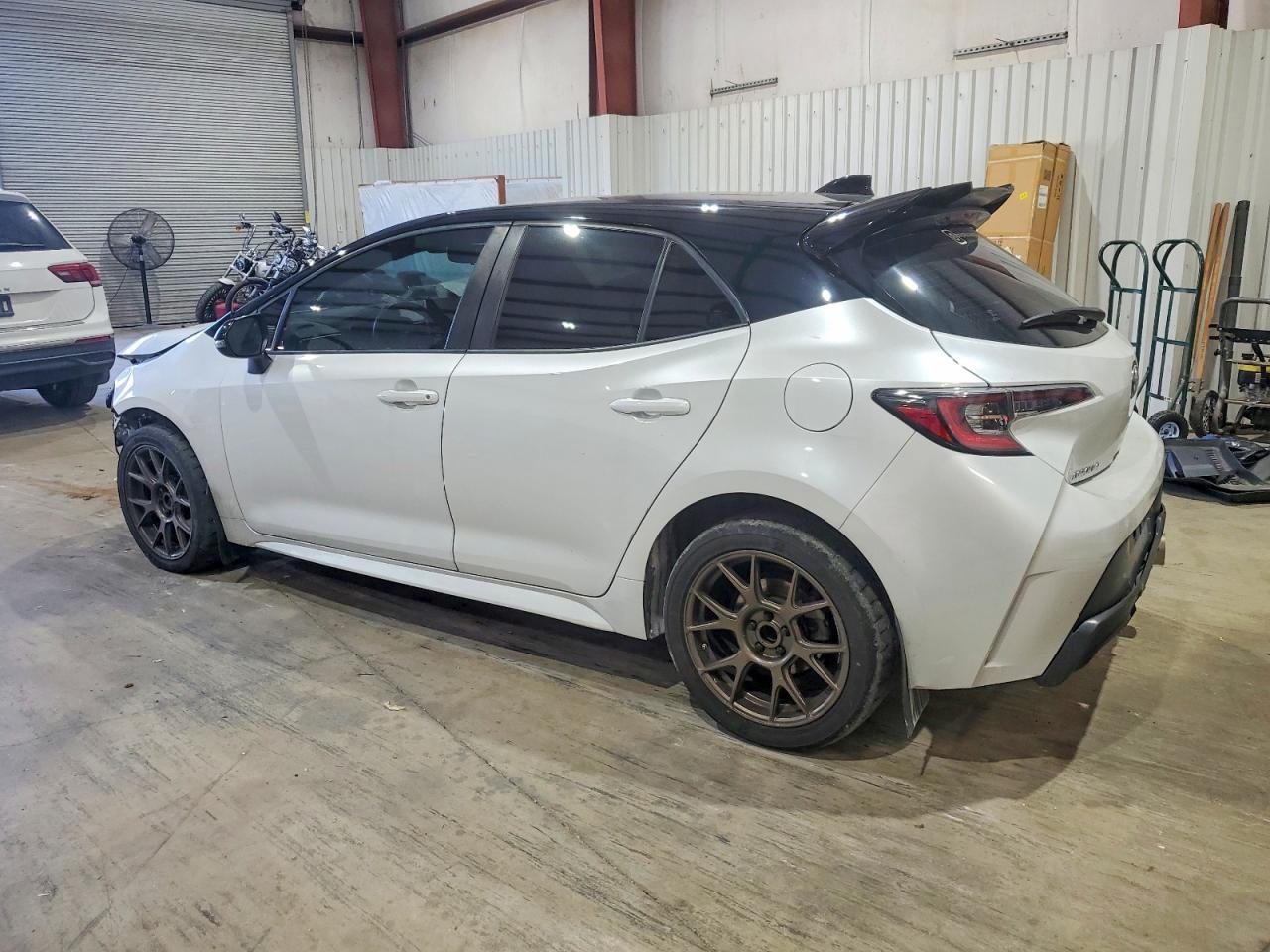 2022 TOYOTA COROLLA XSE photo 2