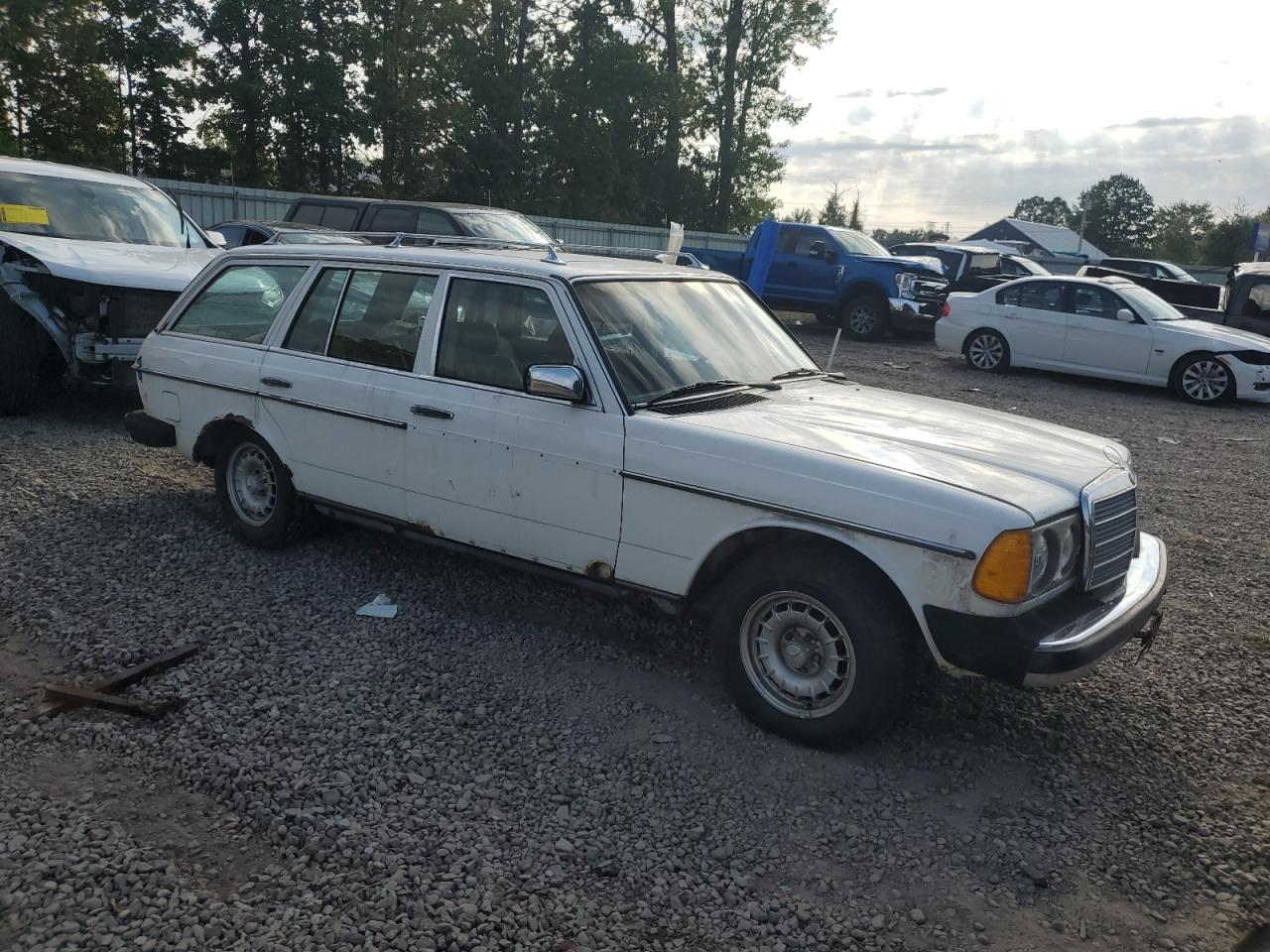1983 MERCEDES-BENZ 300 TDT photo 4