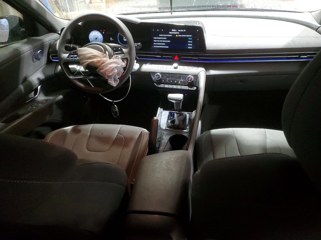 2024 HYUNDAI ELANTRA SEL photo 29