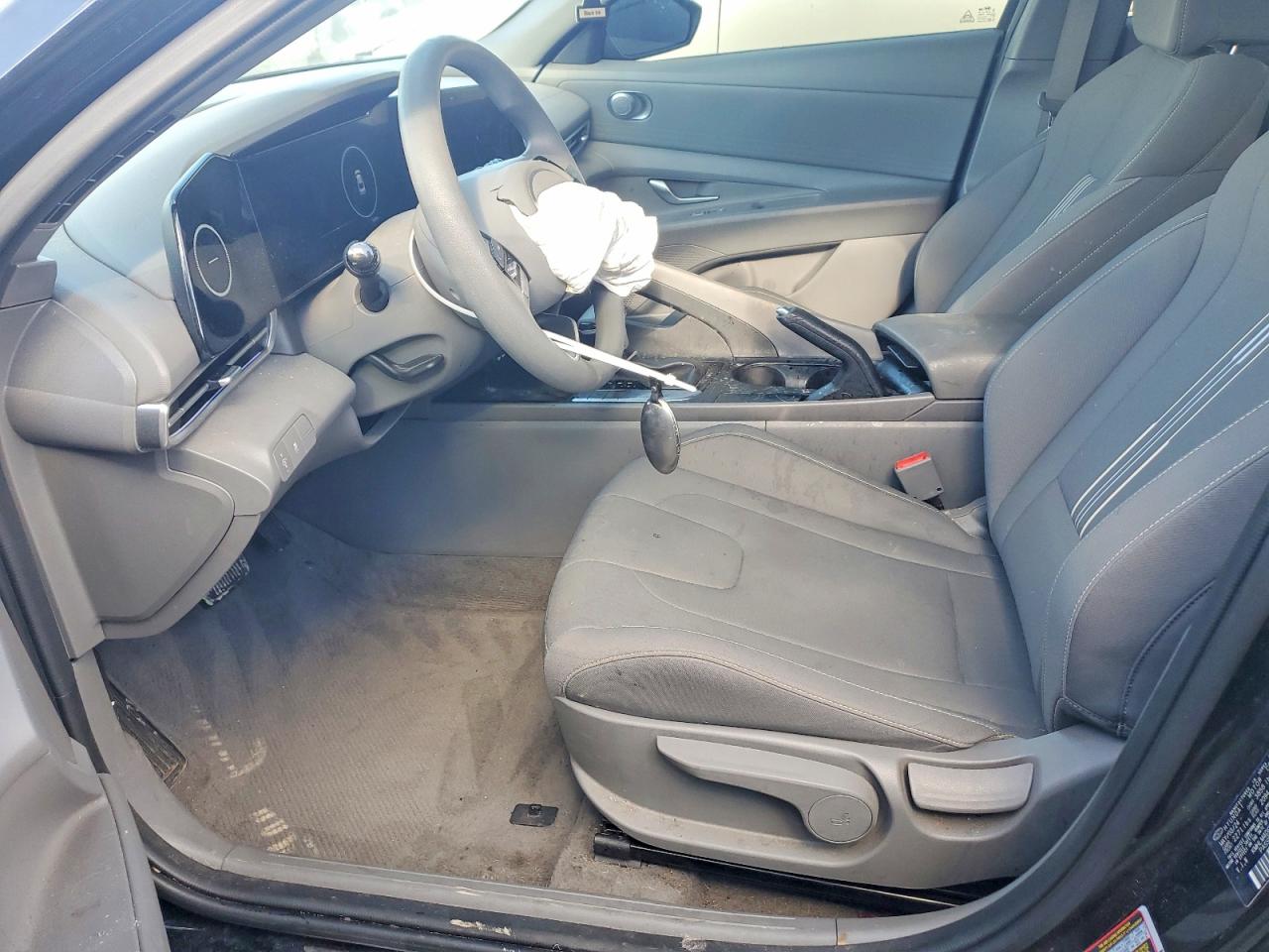 2024 HYUNDAI ELANTRA SEL photo 25