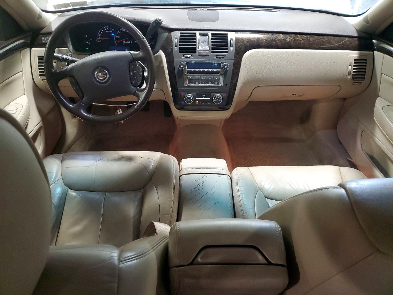 2011 CADILLAC DTS photo 8
