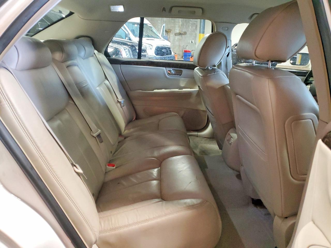 2011 CADILLAC DTS photo 10