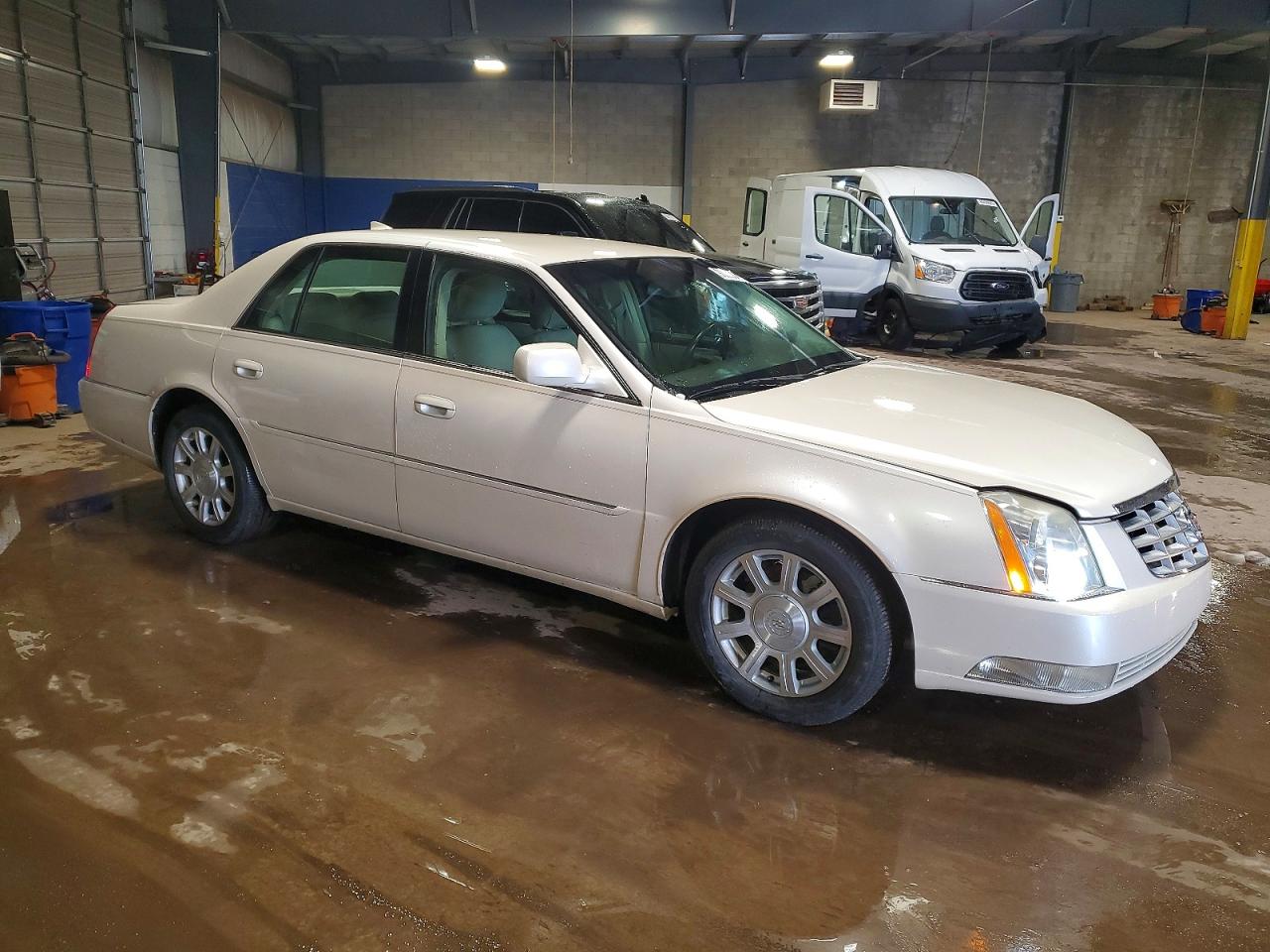 2011 CADILLAC DTS photo 4