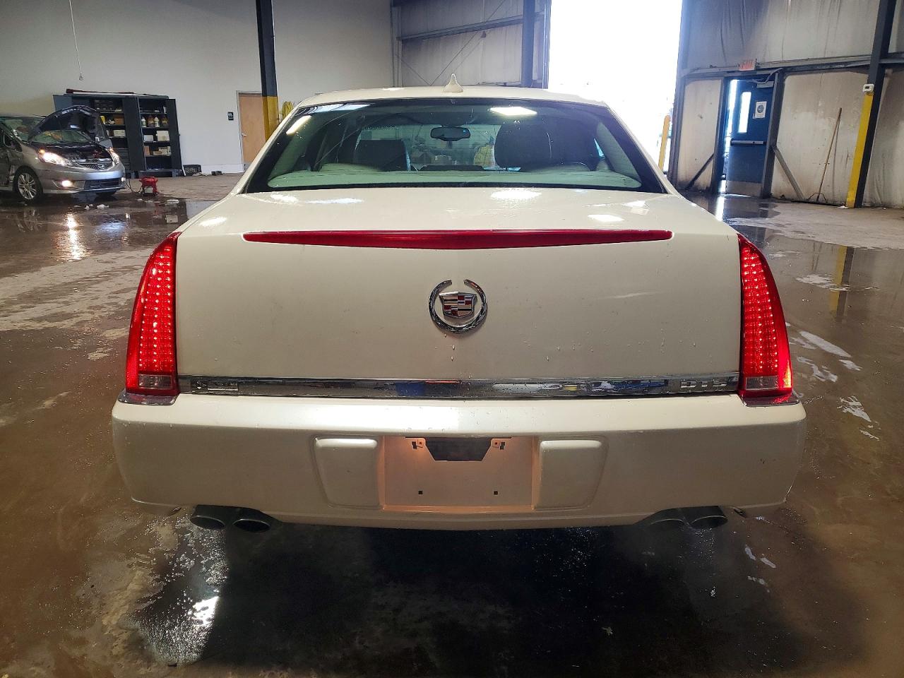 2011 CADILLAC DTS photo 6