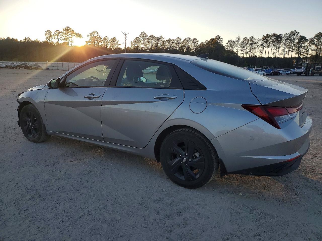 2022 HYUNDAI ELANTRA SEL photo 4