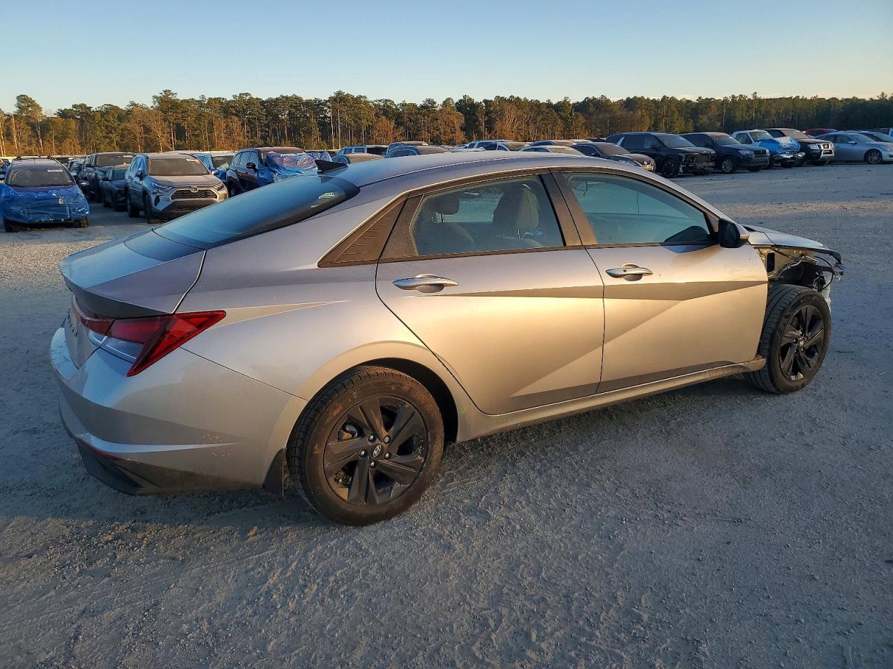 2022 HYUNDAI ELANTRA SEL photo 7