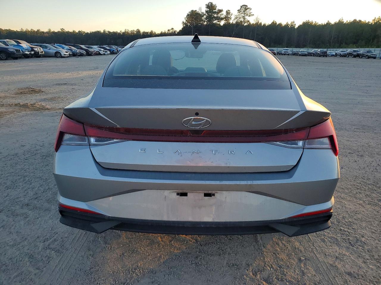 2022 HYUNDAI ELANTRA SEL photo 16
