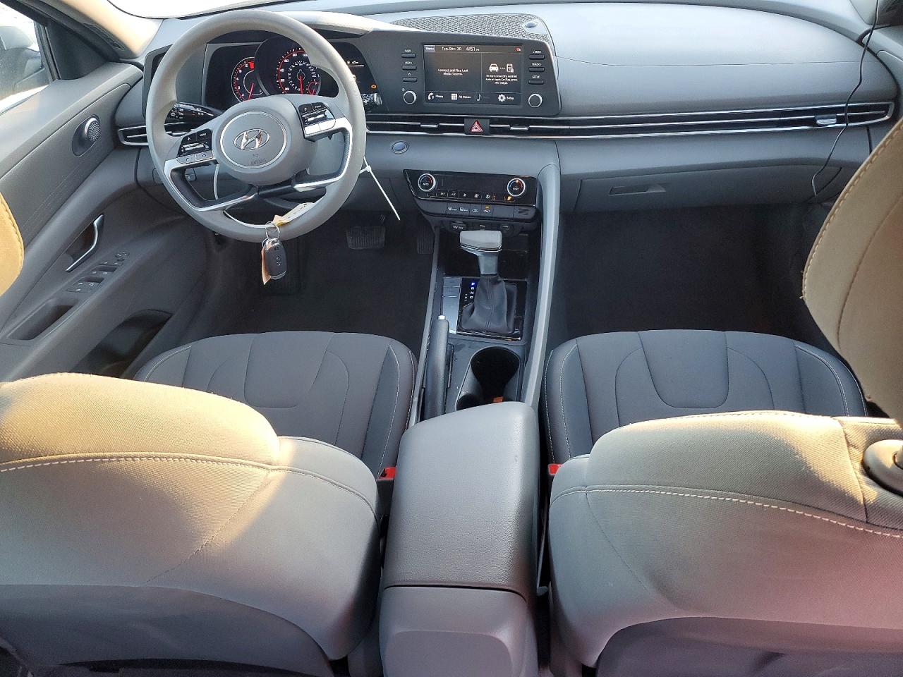 2022 HYUNDAI ELANTRA SEL photo 22
