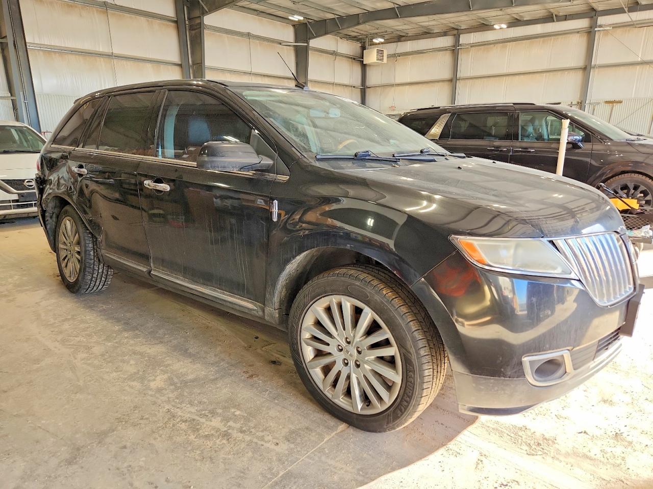 2011 LINCOLN MKX photo 4
