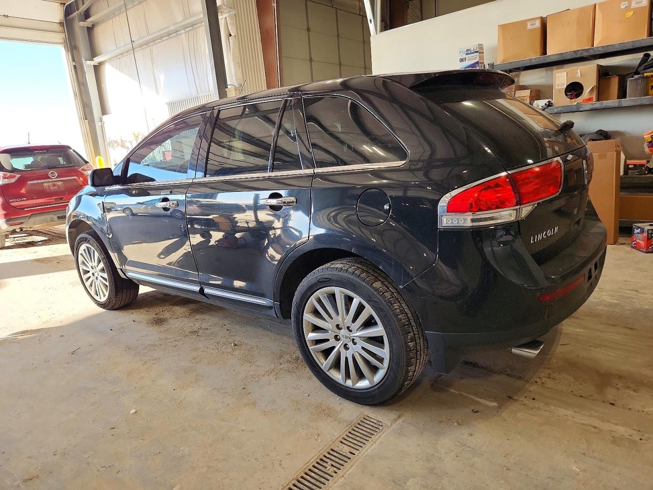 2011 LINCOLN MKX photo 2