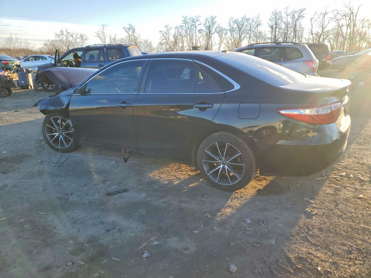 2015 TOYOTA CAMRY photo 4