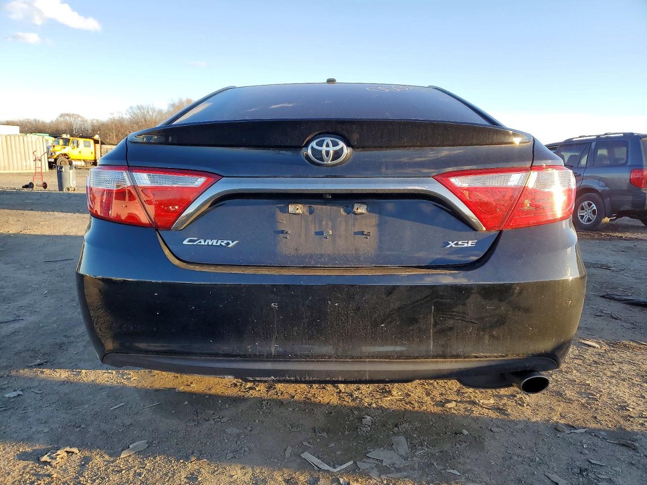 2015 TOYOTA CAMRY photo 16