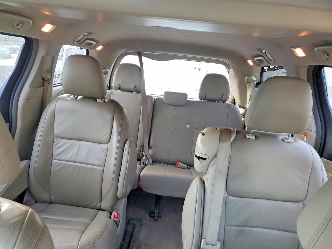 2017 TOYOTA SIENNA XLE PREMIUM 8-PASSENGER photo 10