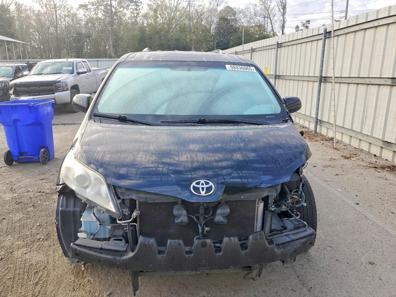 2017 TOYOTA SIENNA XLE PREMIUM 8-PASSENGER photo 5